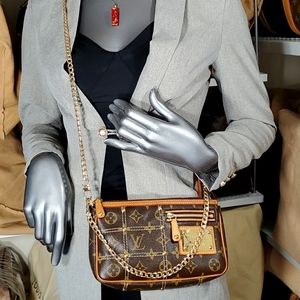 Authentic Louis Vuitton Limited Edition Riveting Pochette Accessories